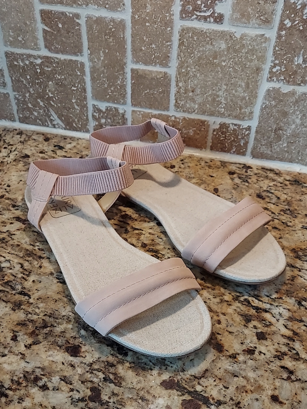 Naturalizer NWOT Sanya Sandals, Size 10M, Light Pink